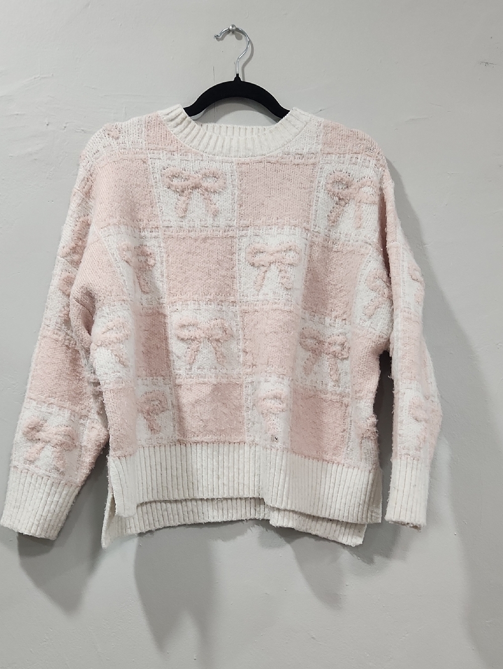 Women's Soft Pink Bow-Accent Crewneck Sweater